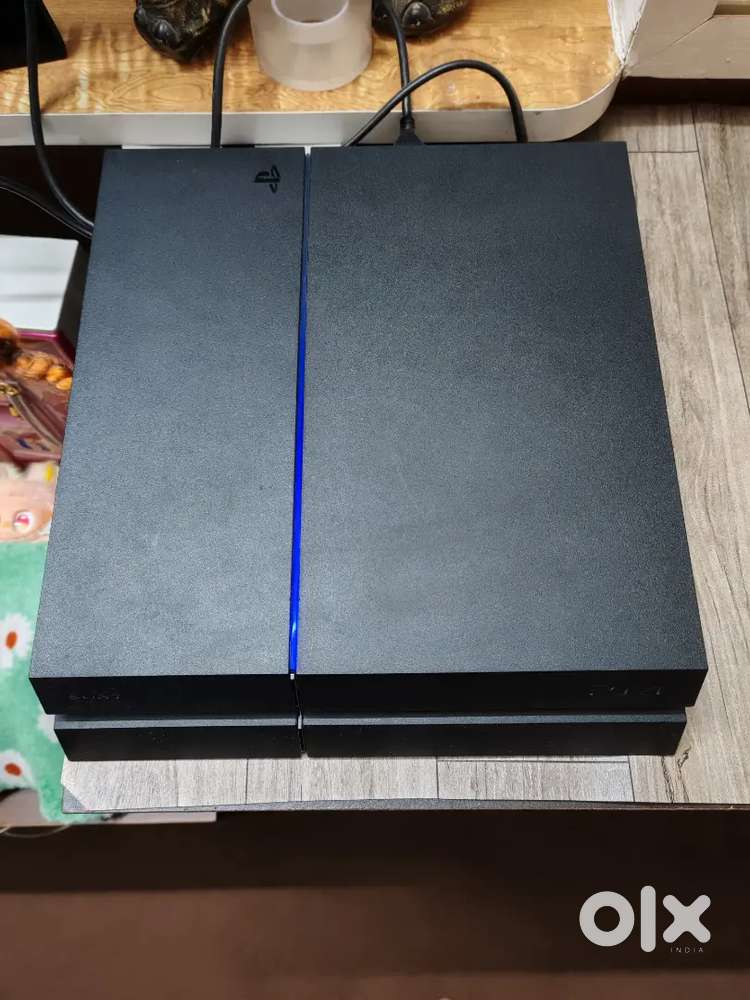 PS4 Fat 1TB with 3 controller