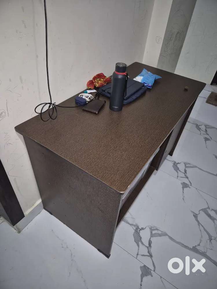 Computer table for students