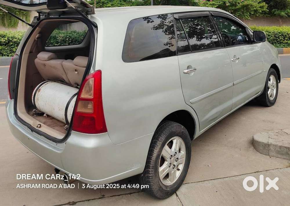 Toyota Innova 2004-2011 2.5 E Diesel PS 8-Seater, 2006, CNG & Hybrid..