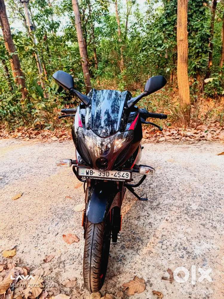 Bajaj Pulsar 220 F 2024 in amazing condition