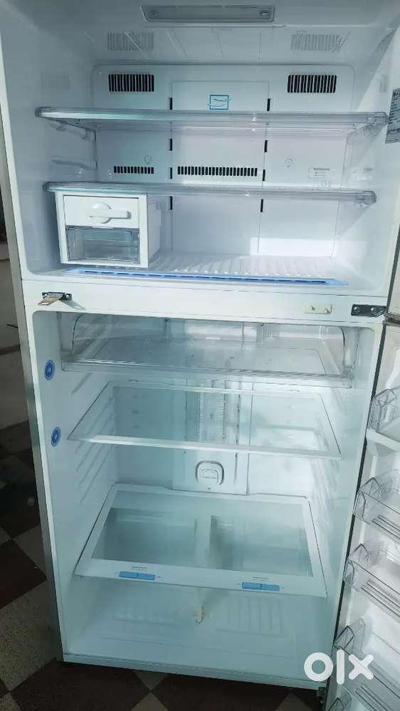Lg double door big storage capacity 560litre 5star  5 years used excel