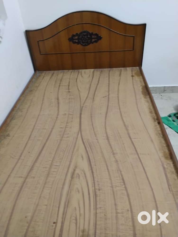 Wooden cuddle
