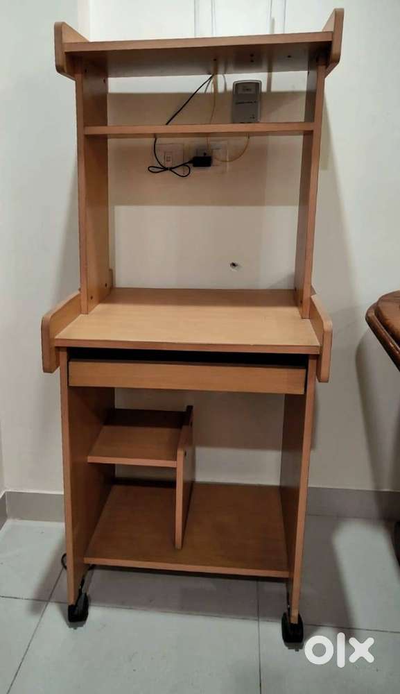 Computer Table in Excellent Condition