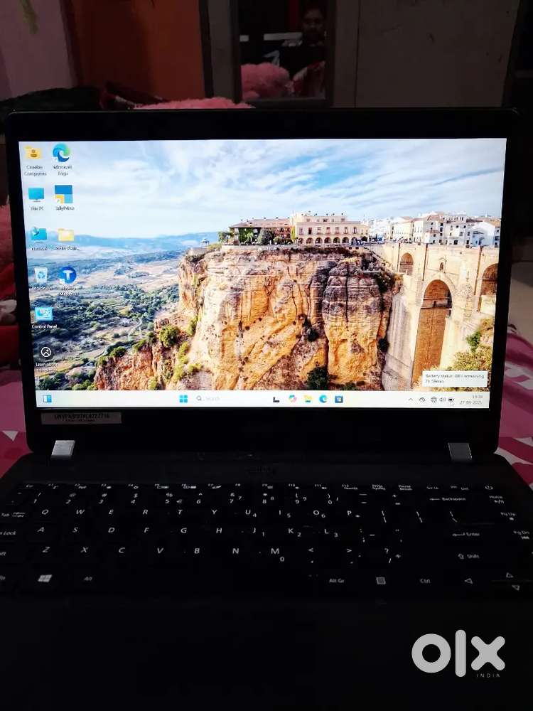 Acer ka laptop hai (6) ghante battery backup hai full condition me hai