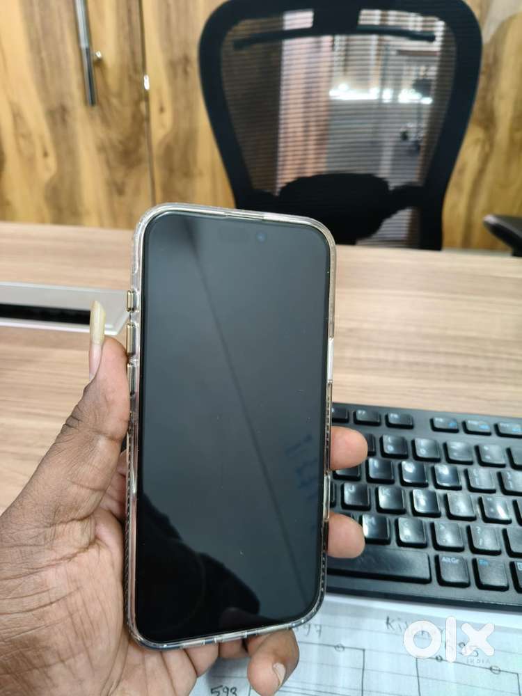 16 pro max 256 gb - desset titanium- 5 months old