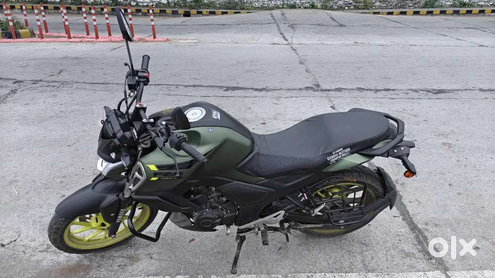 Yamaha FZS-FI V4 Deluxe Edition