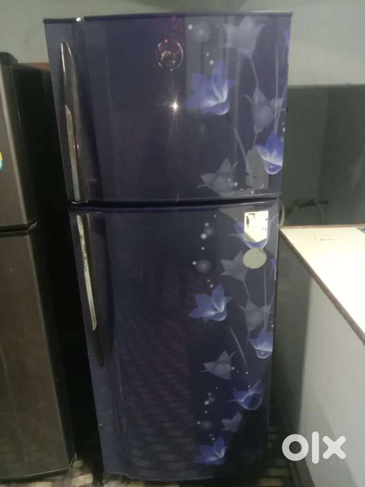 second hand used fridzes available in good working condition.