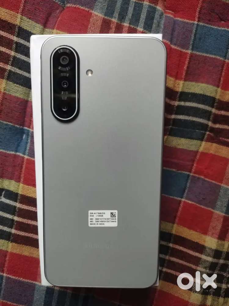 Need urgent money only 5 Days old phone brand new phone