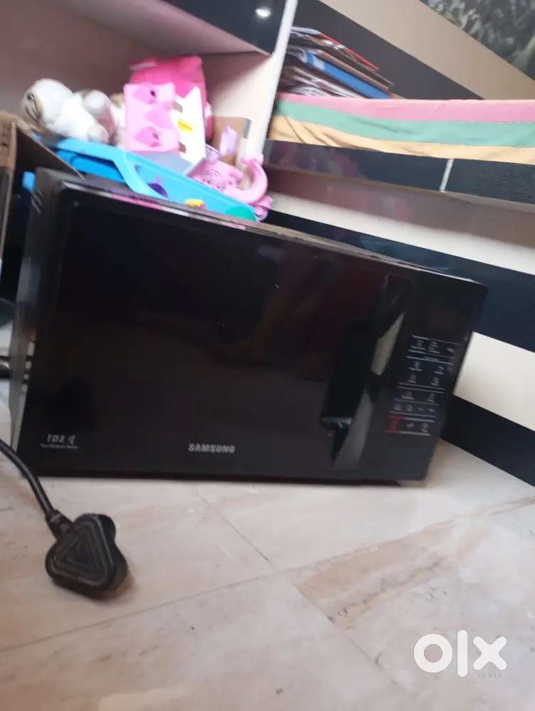 It's a 5 year old microwave ot is a 28 litre microwave of samsung
