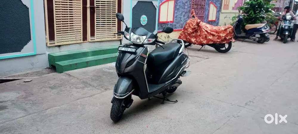 Single hand lady used vehicle vehicle everything okay condition