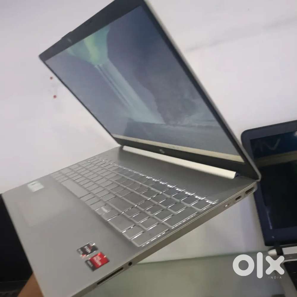 HP 15s
AMD Ryzen5 5000 Series
AMD Radeon Graphics 
8GB Ram 
256GB Nvme