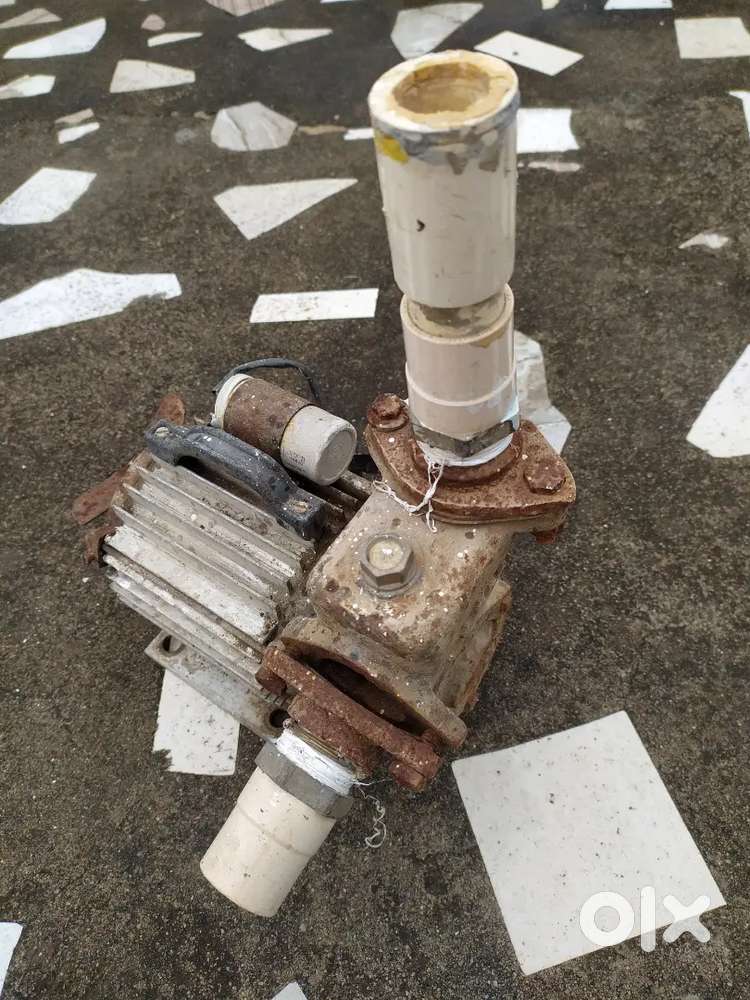 A working condition water motor pump. 1.5 house power, 1.5 ampiyer