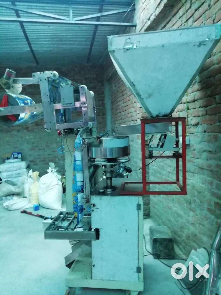 Namkeen pouch packing machine