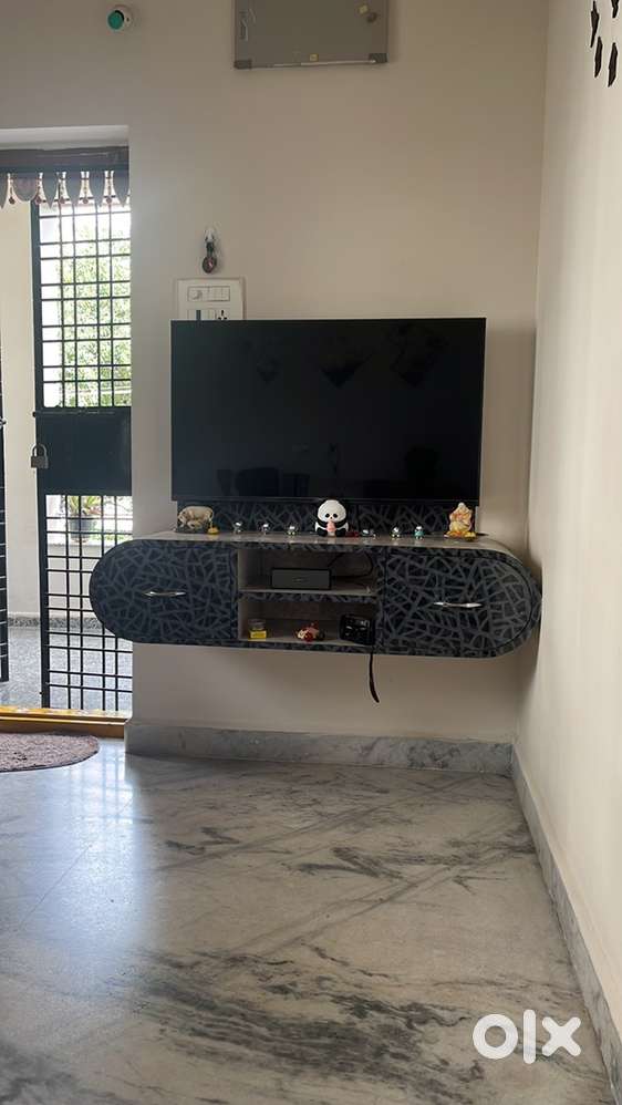 LG UA83 2025 model 43inch TV
