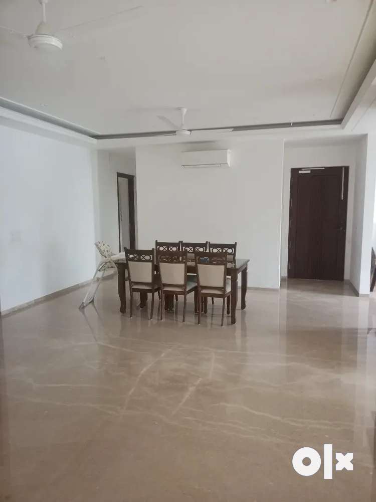 One kanal 3bhk +servent room with Lift for Rent
