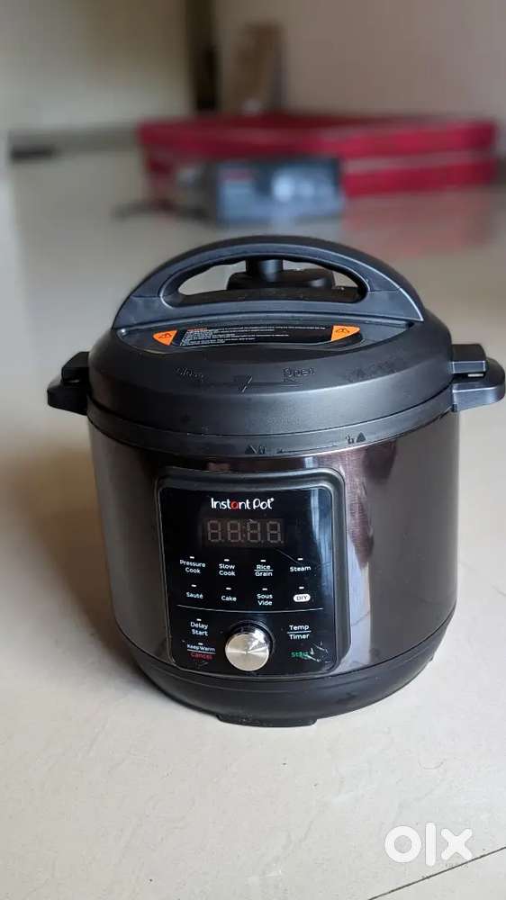 Instant Pot Essential 6QT (5.7L) - less than 1 year old