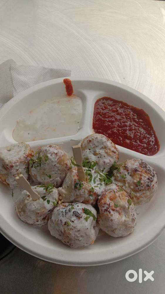 momo karigar, momo chef, helper