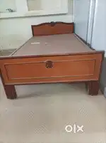 पुराना dining table, चेयर, बेड बेचना है