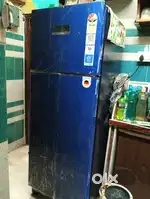 7 day old Bosch 243lt fridge