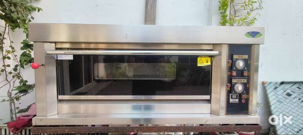 Commercial oven