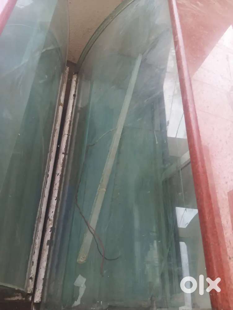 दुकानाचे काउंटर विकायचा आहे