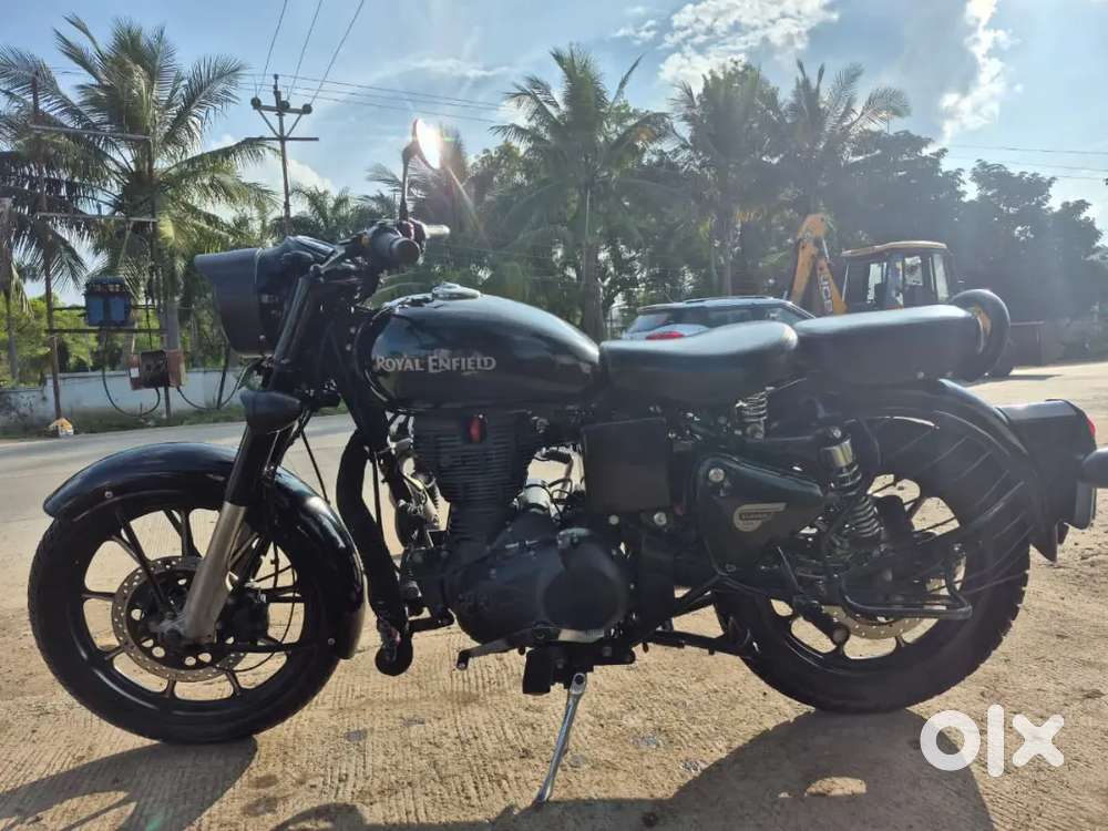 Royal enfield classic 350 pure black limited edition.