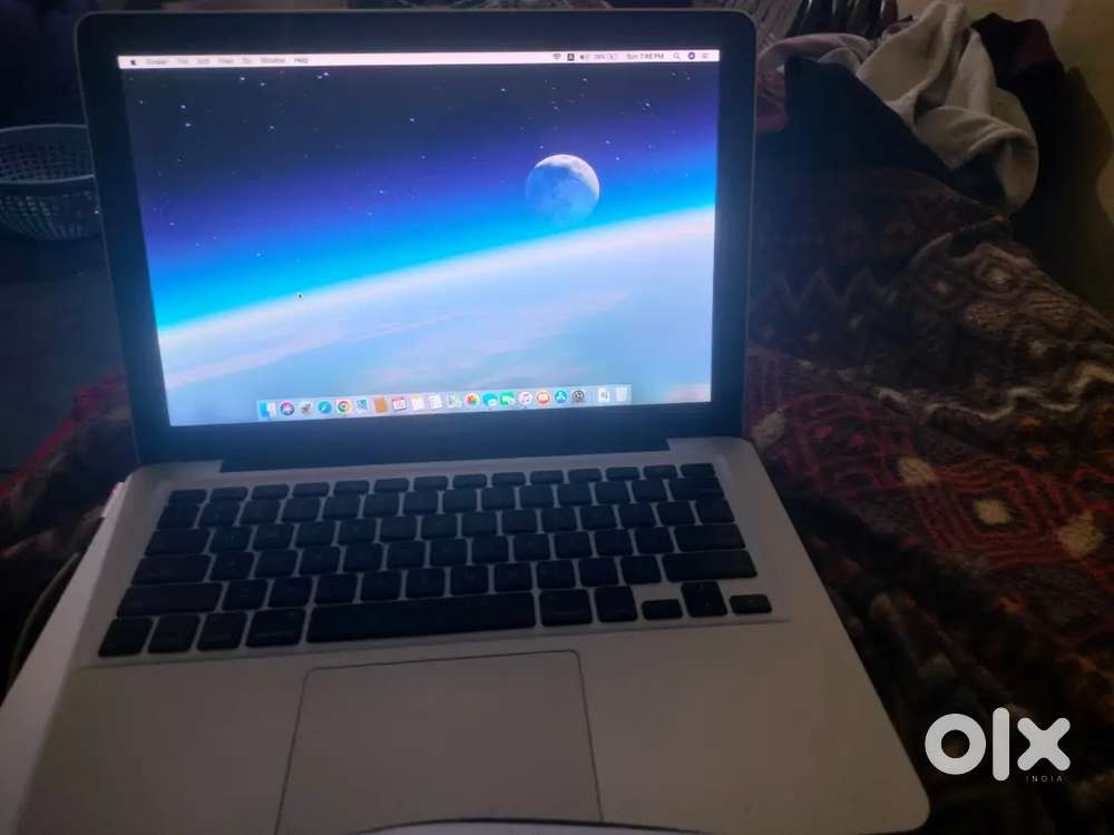 Apple Mac book pro 6 gb Ram 1 tb storage