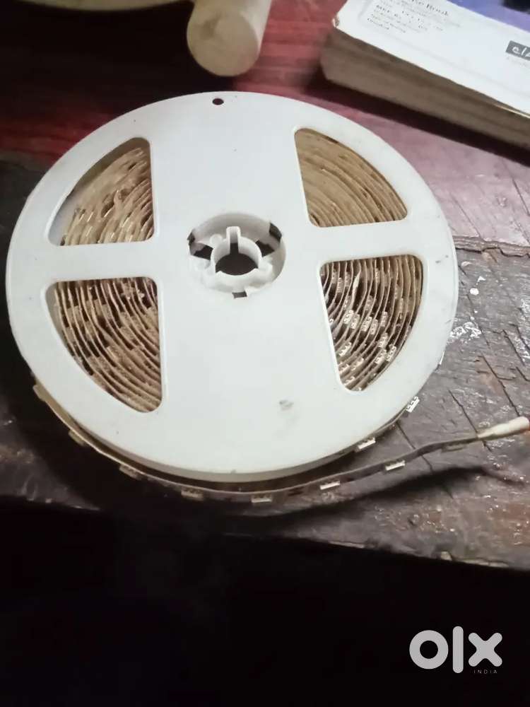 സ്ട്രിപ്പ് ലൈറ്റ്  സെക്കൻഡ്