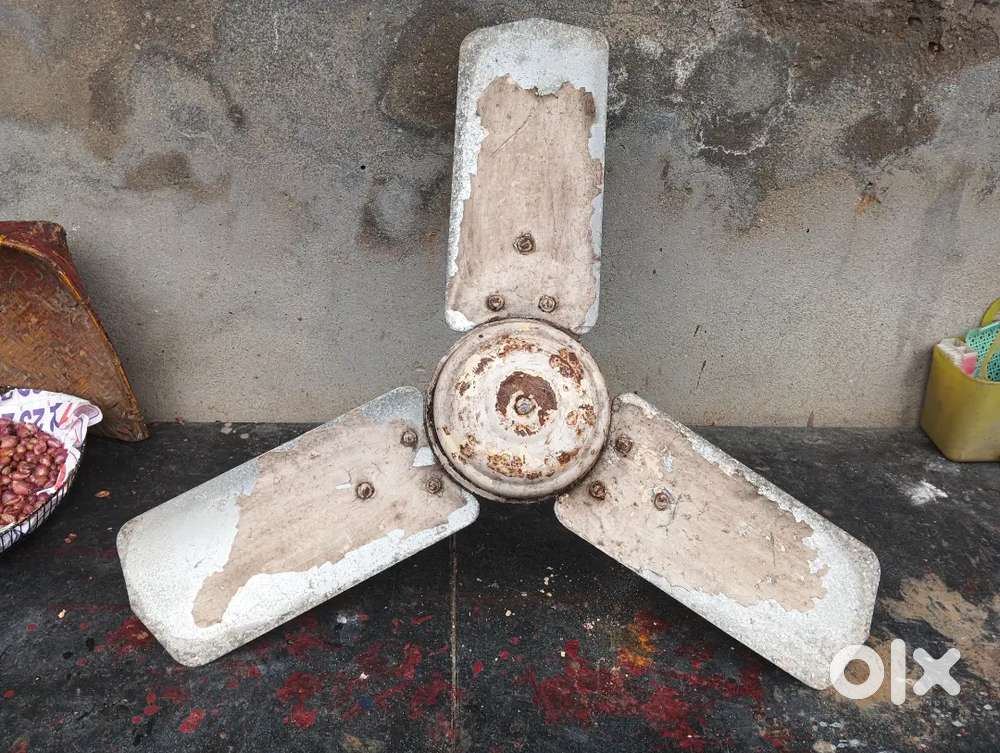 Old antik fan and waiting chair and lg water purifier