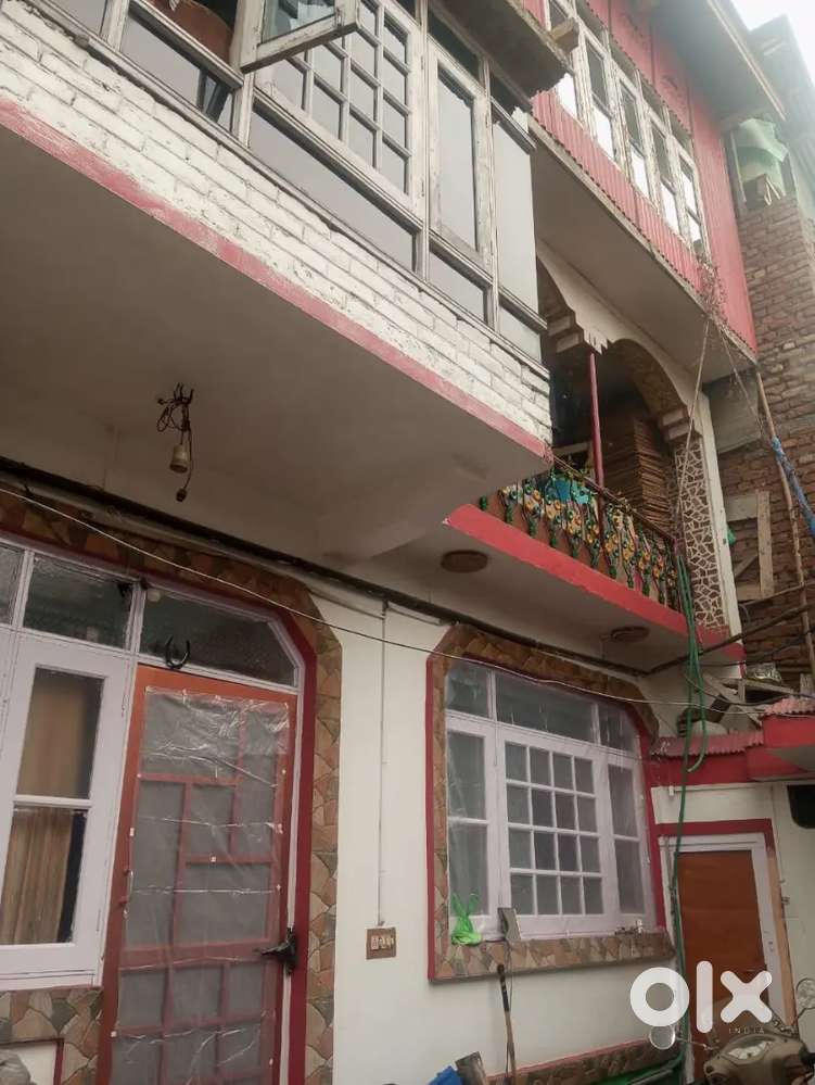 3 storie house on sale having 3 bedrooms kitchen & a big Hall on top