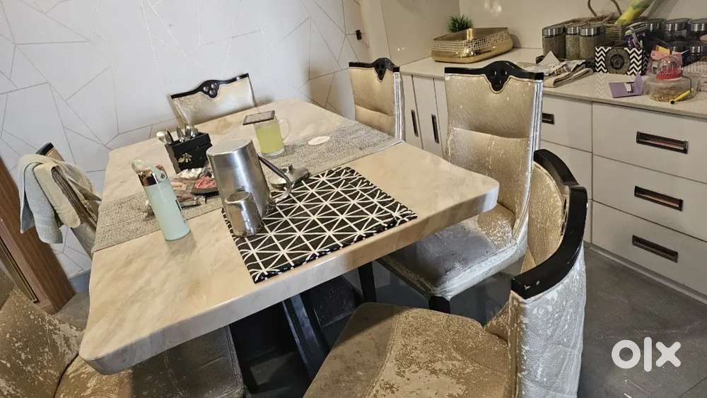 Marble 6 seater dining table