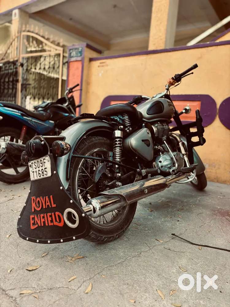 Royal Enfield classic 350 ( Gun Metal Grey)