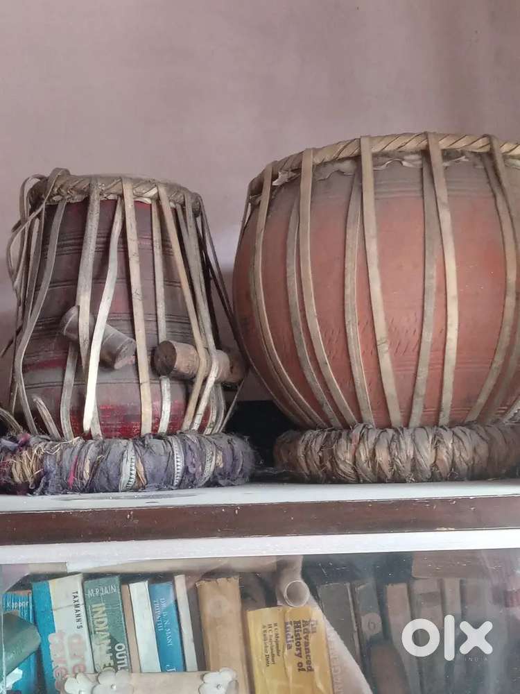 100 years old, two Bayas,100 years old one Tabla. Repair is required.