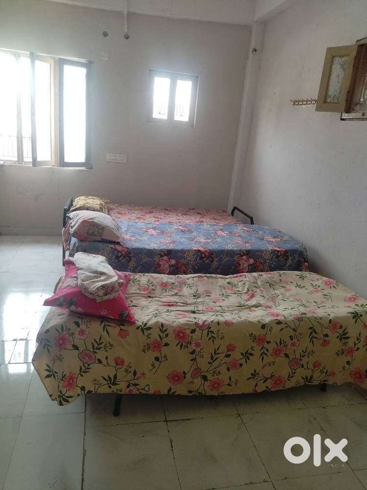 Furnished accomodation for men only