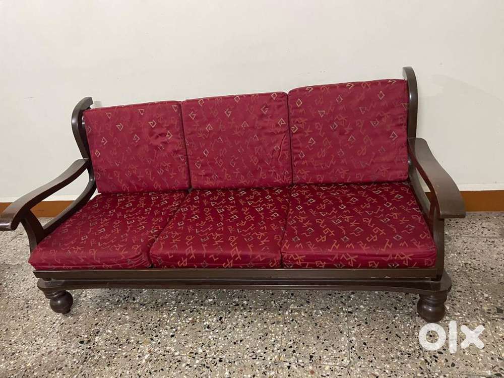 5 SEATER TEAKWOOD SOFA SET 3+1+1