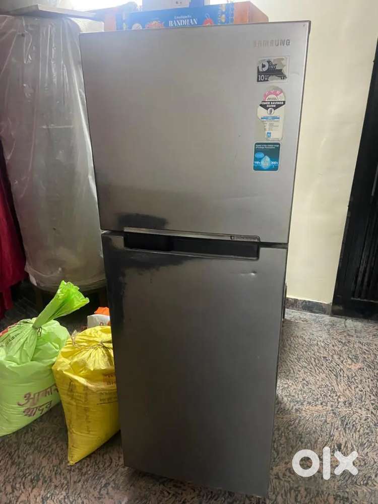 Double door refrigerator