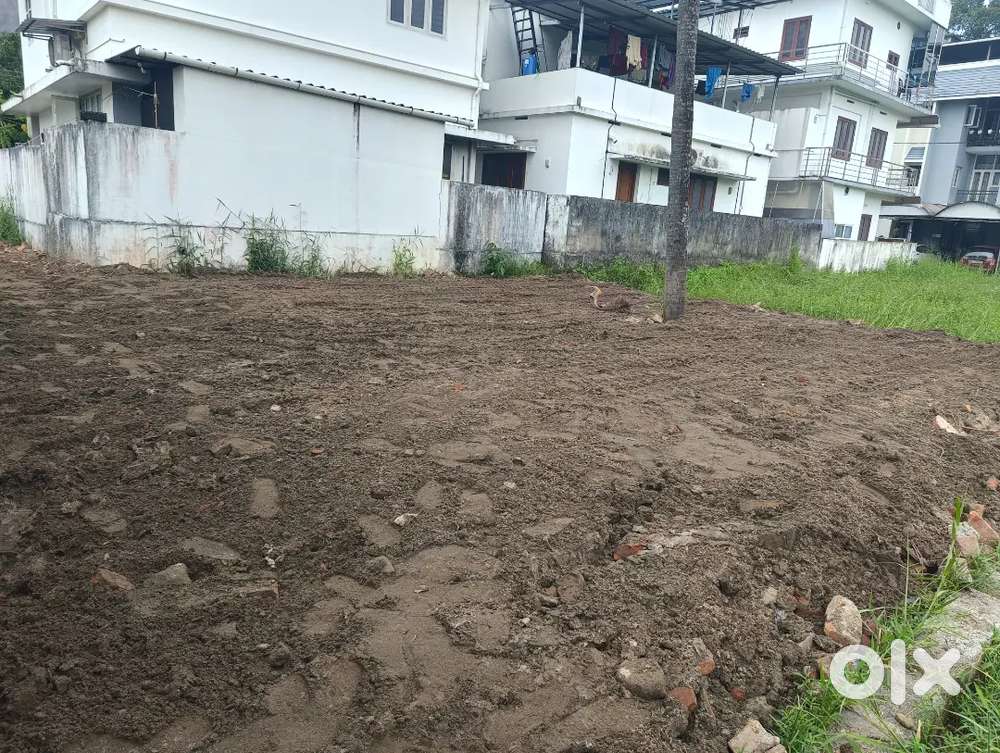 URGENT SALE NISAN 3.600 CENT BAAGYATHAARA LANE DESHABIMANI ROAD KALOOR