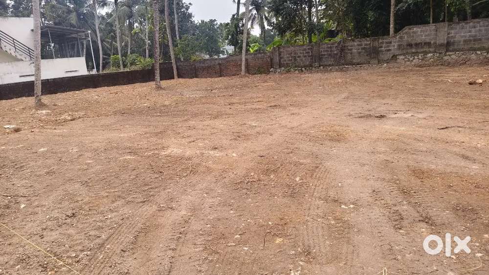 കഴകൂട്ടം ഗാന്ധിപുരം റോഡിൽ 4.50 CENT 8 CENT 15CENT ലോറി SITE