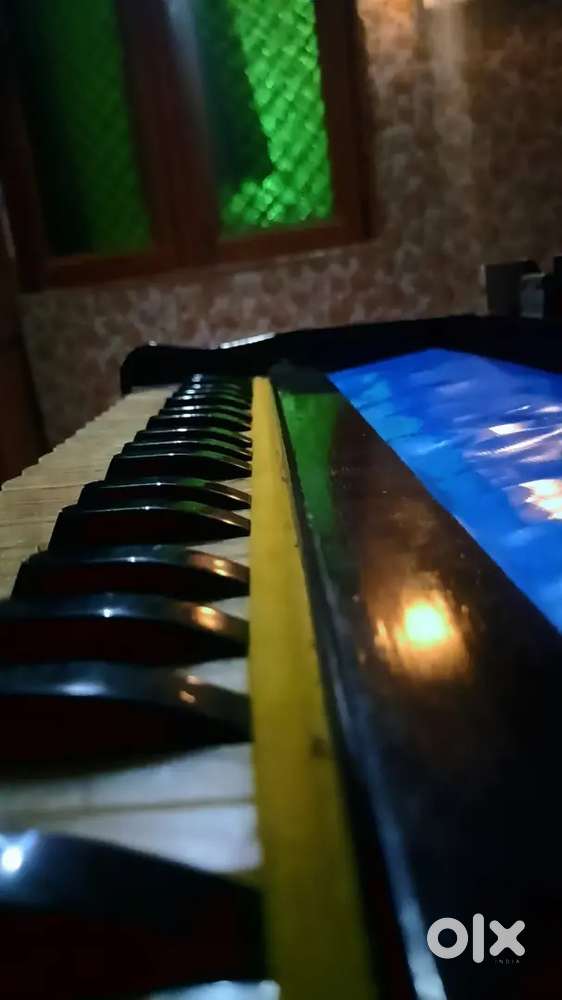 Harmonium on sell