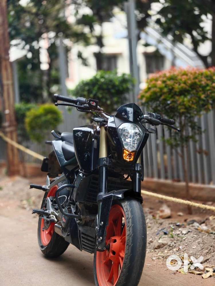Ktm duke 200 negotiable well maintained with showroom track