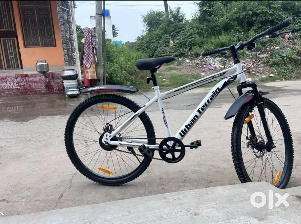 Urban Terrain Galaxy Pro cycle just 3 months used with steel air pump