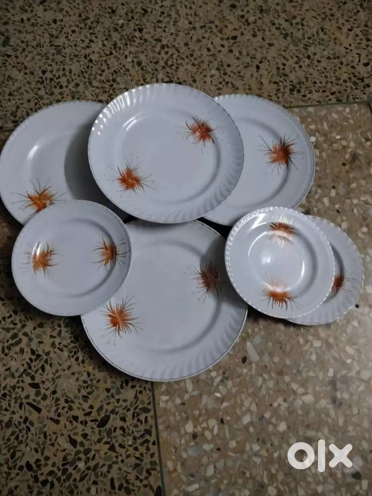 Dinner Set for sale