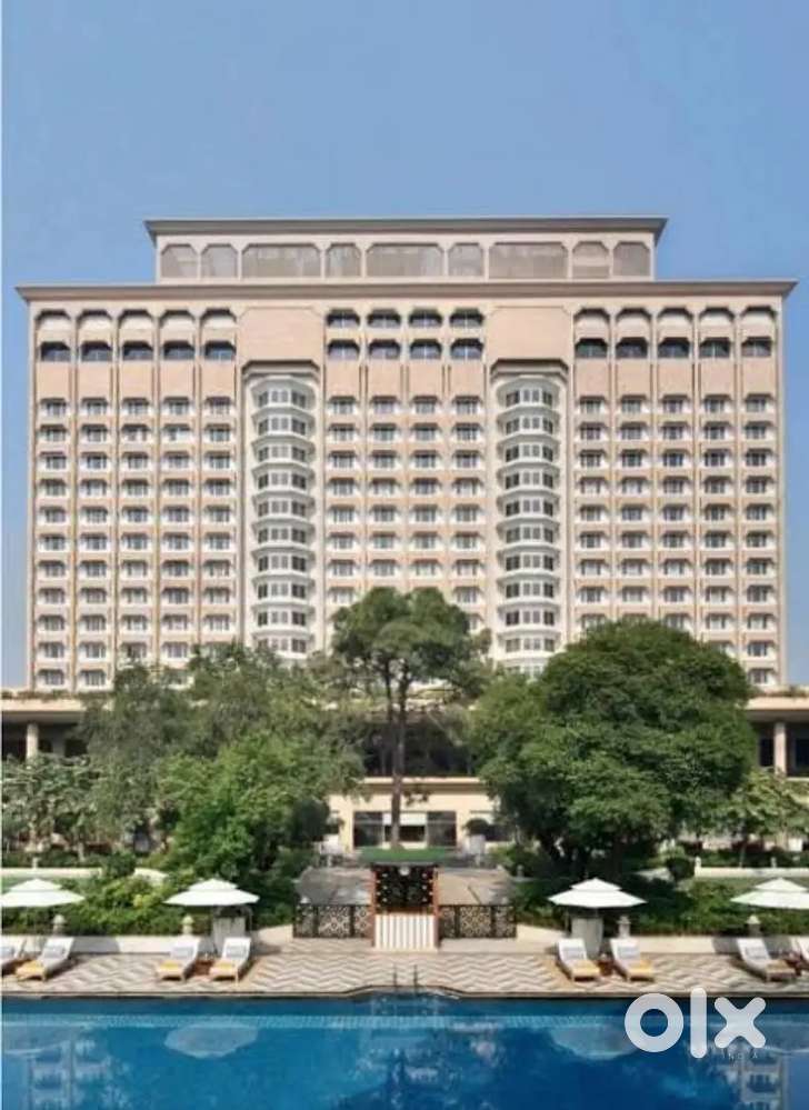 5 star hotel me waiter ki job