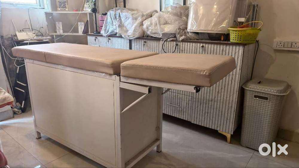 Massage Table with Storage – Like New Condition