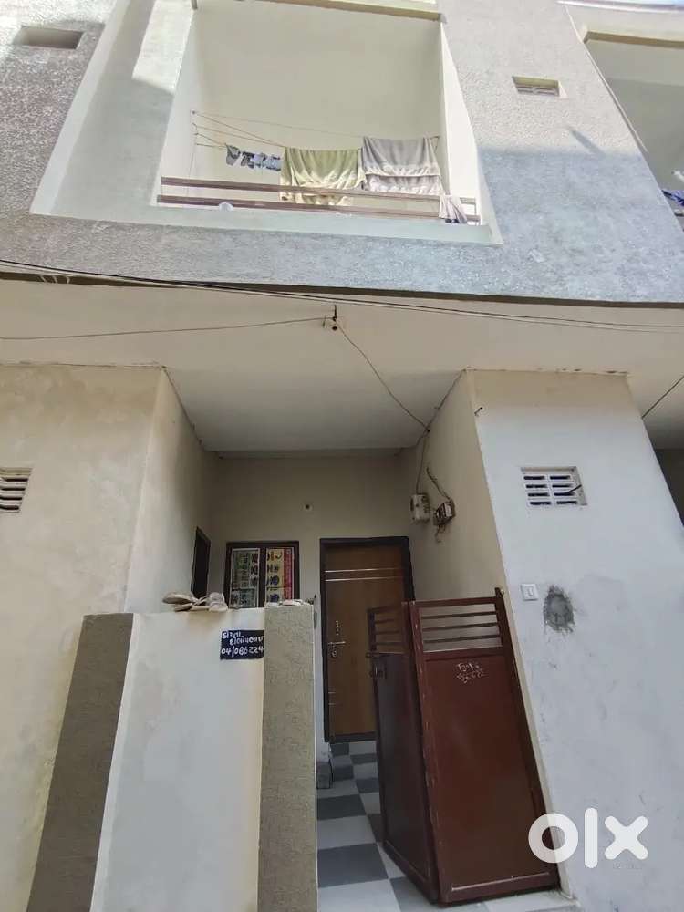ટાકોડીપરામાં બે માળનું મકાન ભાડે આપવાનું છે