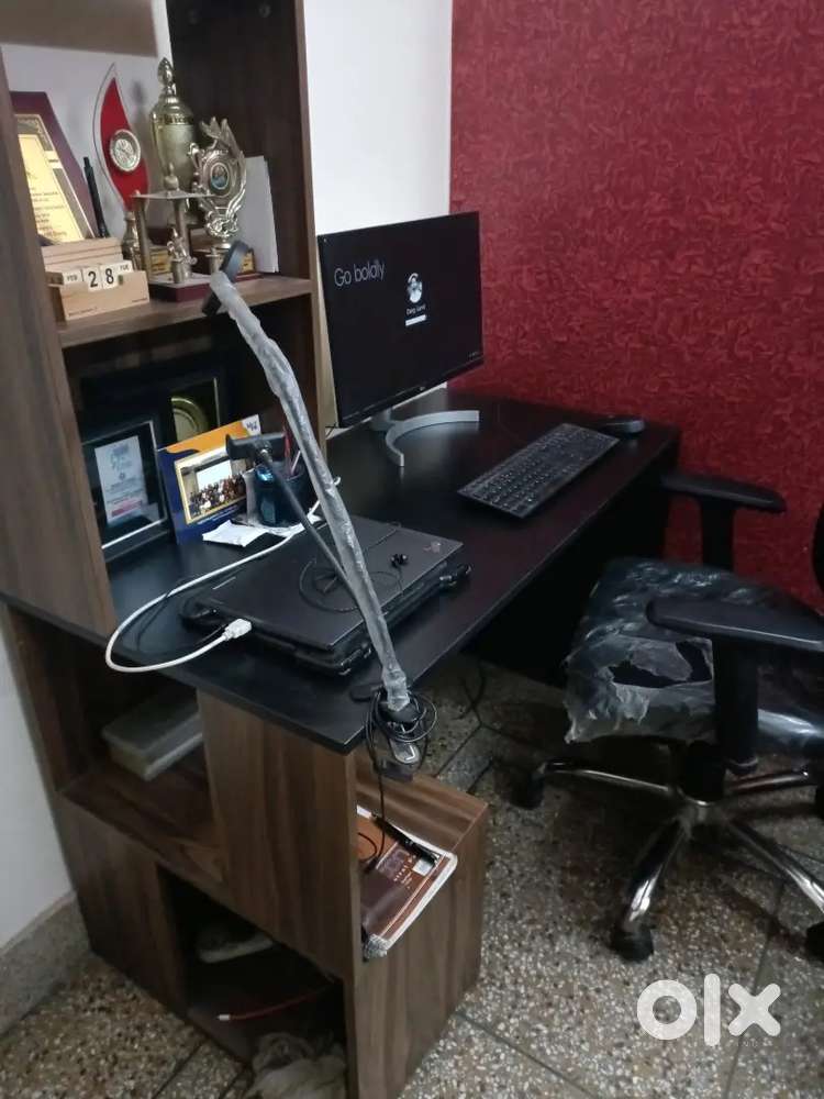Study table/ computer table