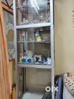 डिस्प्ले ॲल्युमिनियम शोकेस विकायचे आहे. किंमत कमी  करता येईल