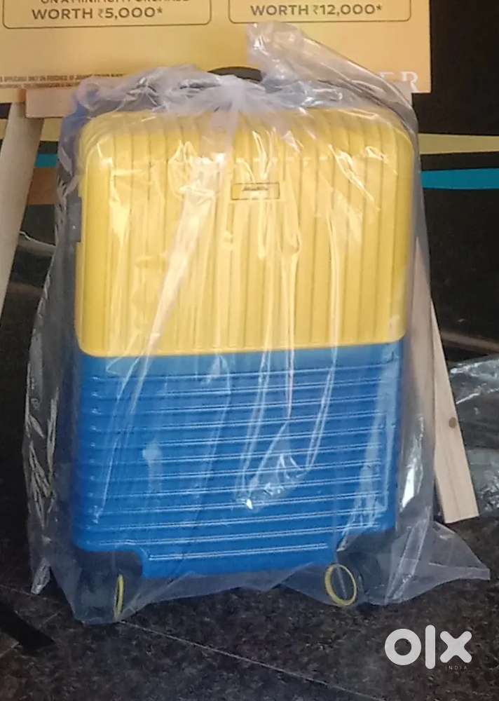 Anybody wants tolly bag then call me only 3000,new seal pack