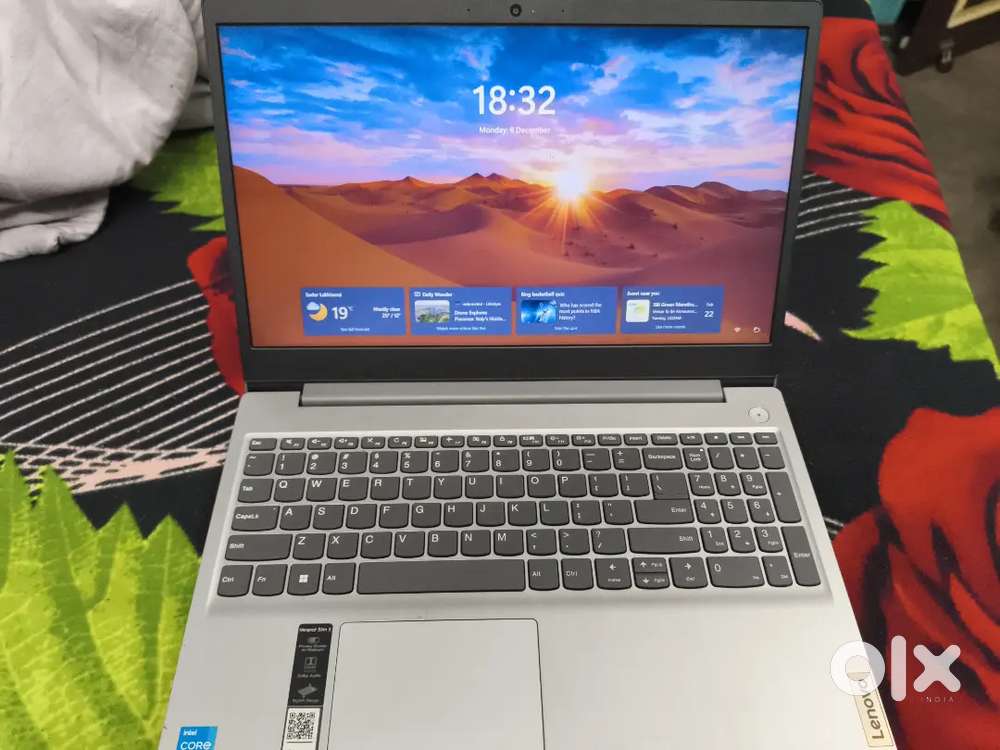 Lenovo IdeaPad slim 3 180 deg. Intel core i3.   11th gen.    8/512 ssd