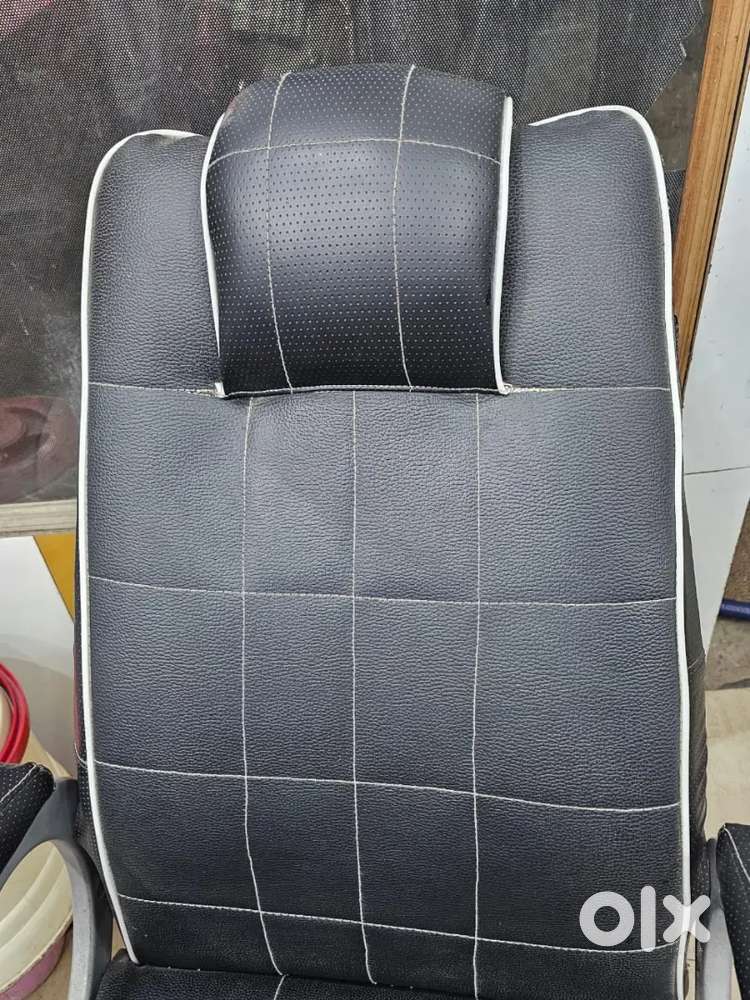 Office chair  1 sal purani hai shokar ok koi kami nahi hai